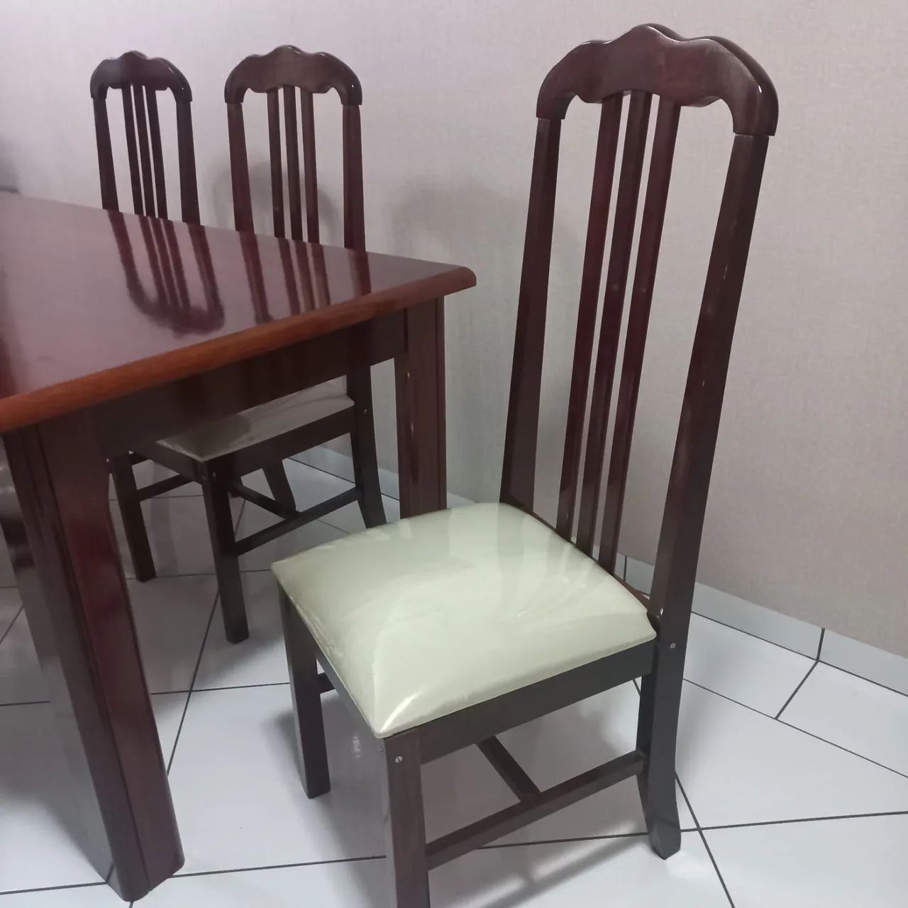 Mesa de Jantar em Madeira Maciça com assento em tecido linho - Foto 4