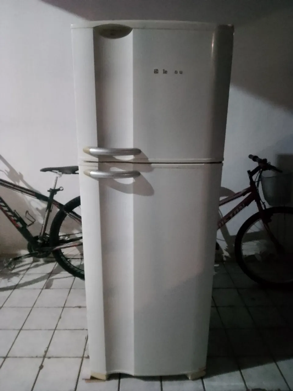 Vendo geladeira Eletrolux