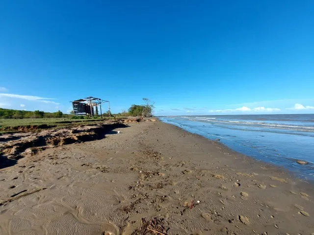 Terreno na beira da praia do Goiabal - Calçoene