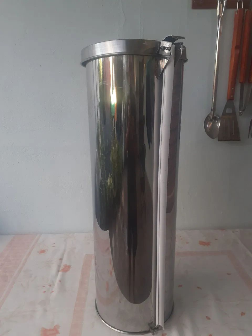 Lixeira aço inox 71 cm x 23 cm conservada - Foto 4