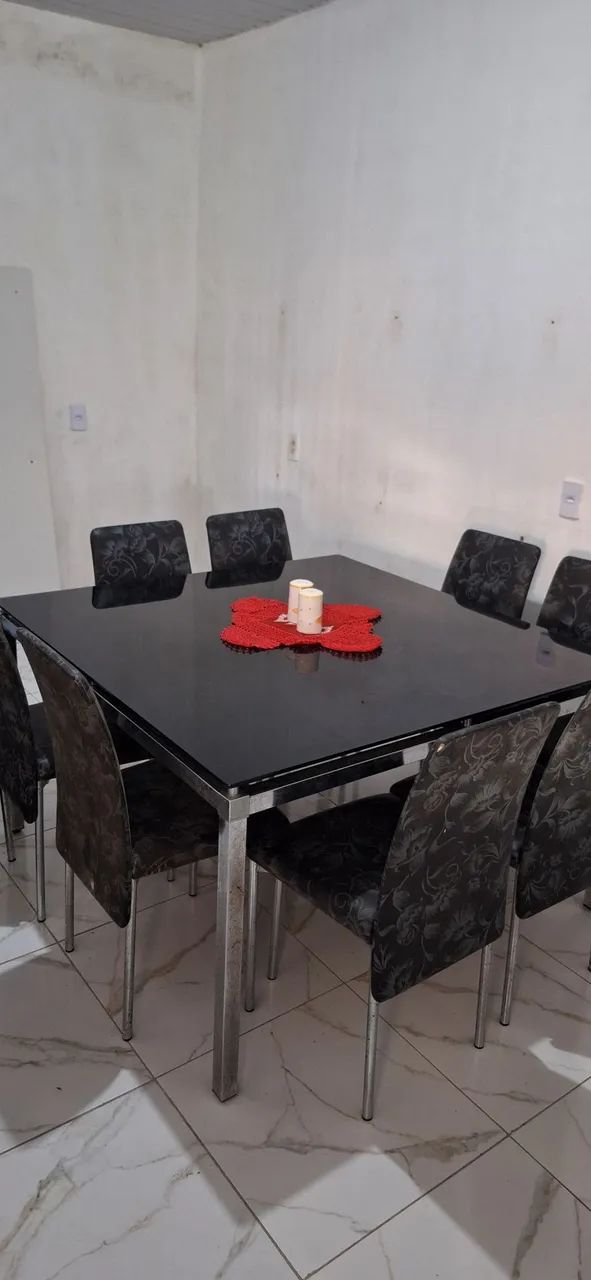 VENDE-SE (MESA PARA ATE 8 PESSOAS).