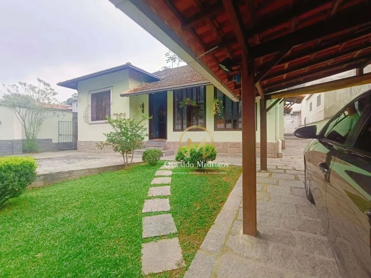 Casa com 4 dormitórios à venda, 159 m² por R$ 970.000,00 - Valparaíso - Petrópolis/RJ