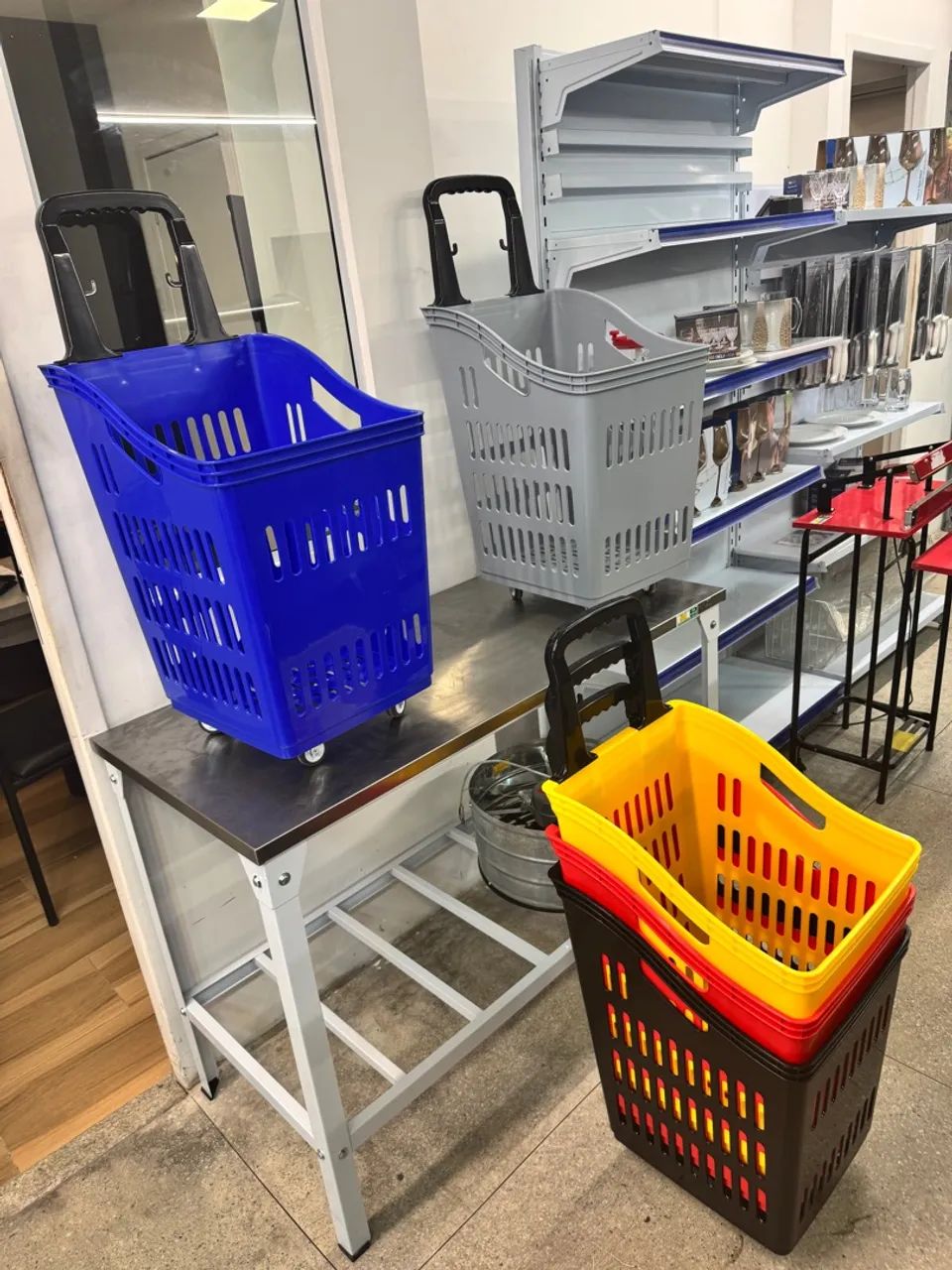 Carrinho cesta para compras - supermercados, padarias 