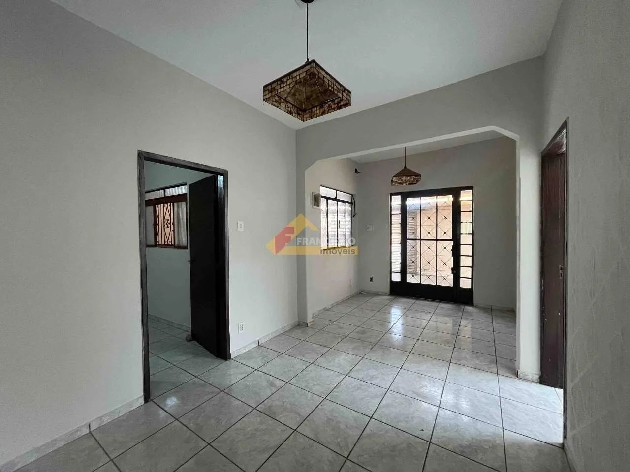 Casa localizada no bairro Interlagos