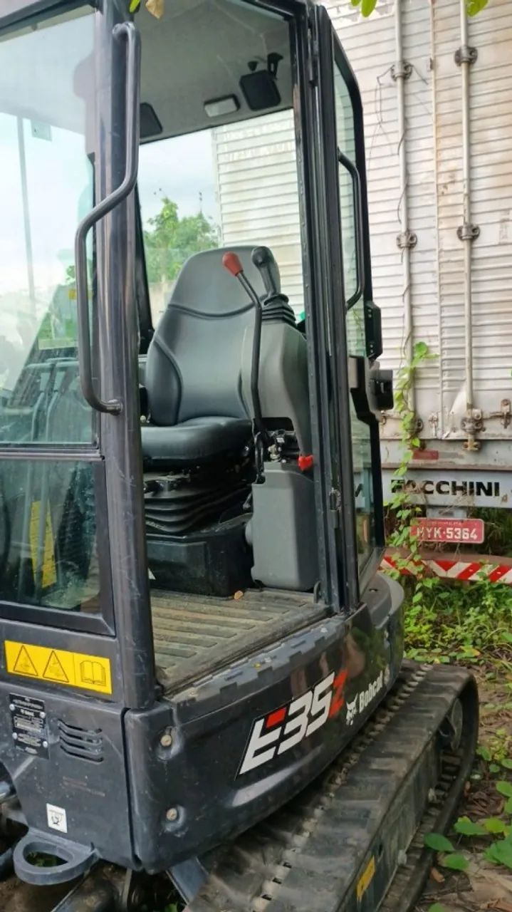 Miniescavadeira Bobbcat E35 - Foto 4