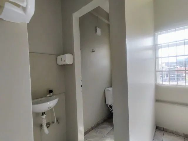 Sala comercial com banheiro 28 m² - CNB 01 TAGUATINGA - Foto 4