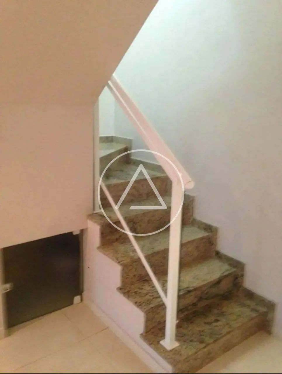 Atlântica Imóveis tem excelente casa espaçosa com 3 quartos, sendo 1 suíte  conforto e pra - Foto 5