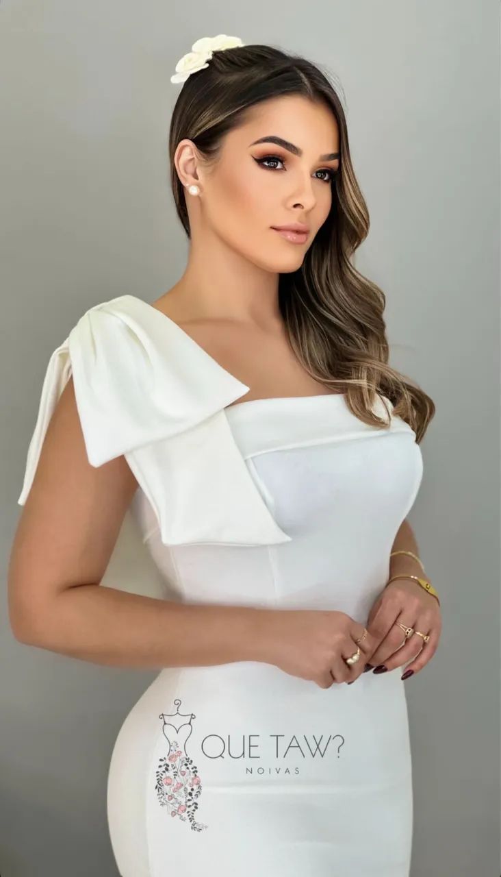 Vestido branco midi com laço no ombro / moderno e elegante para noivas civis  - Foto 3