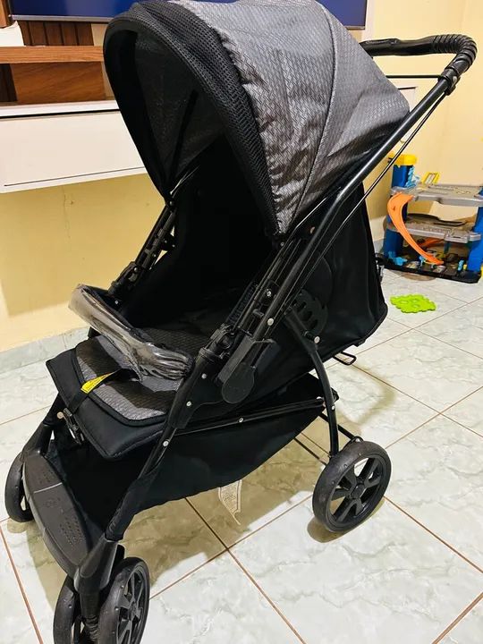 Carrinho de Bebê - Leve e Prático