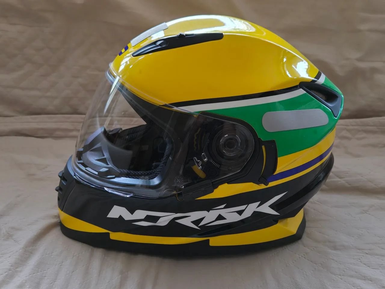 Capacete Norisk Pintura Estilo Senna com Viseira de Sol Embutida