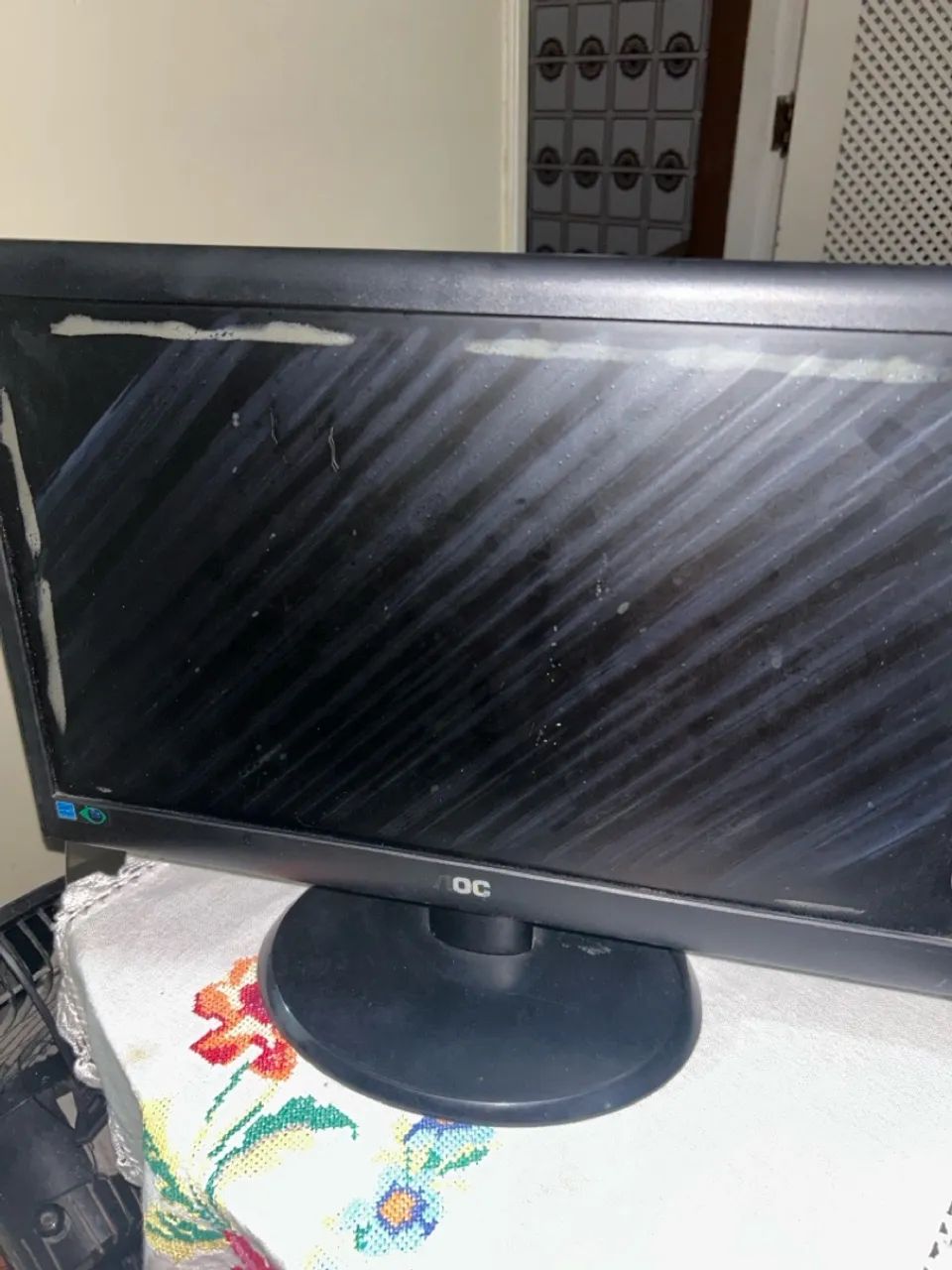 Monitor AOC 18,5 polegadas - alguns defeitos