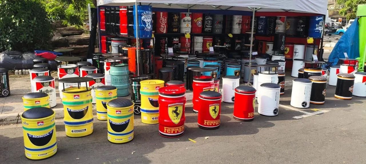 Lixeiras com suas marcas favoritas e mesas com Bamquinhos - Foto 3