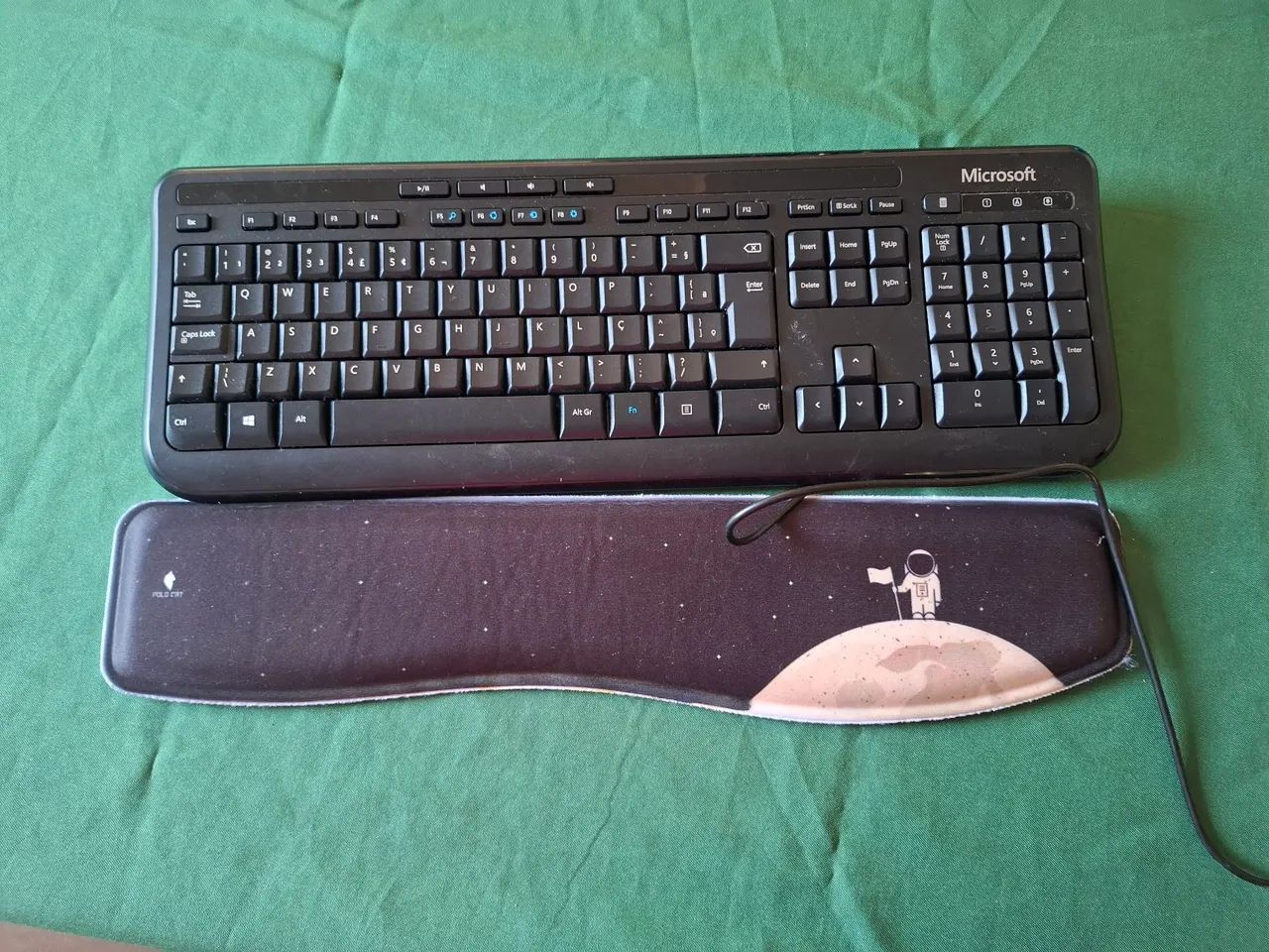 Teclado e apoio para teclado, ótimo estado