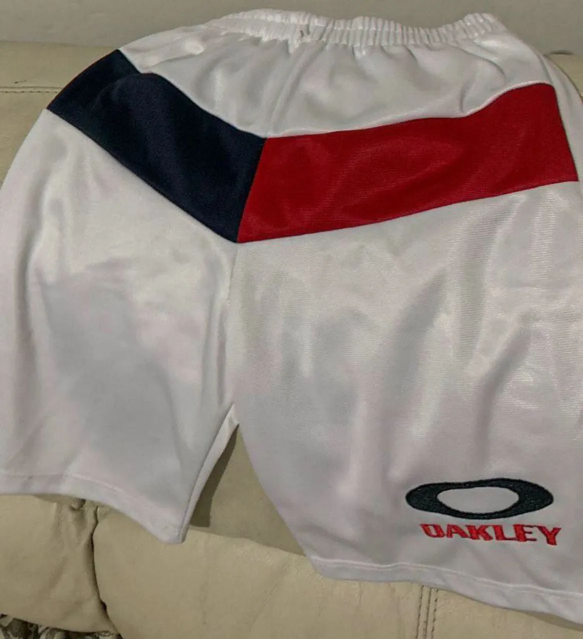 Short infantil Oakley 10 anos - Foto 2