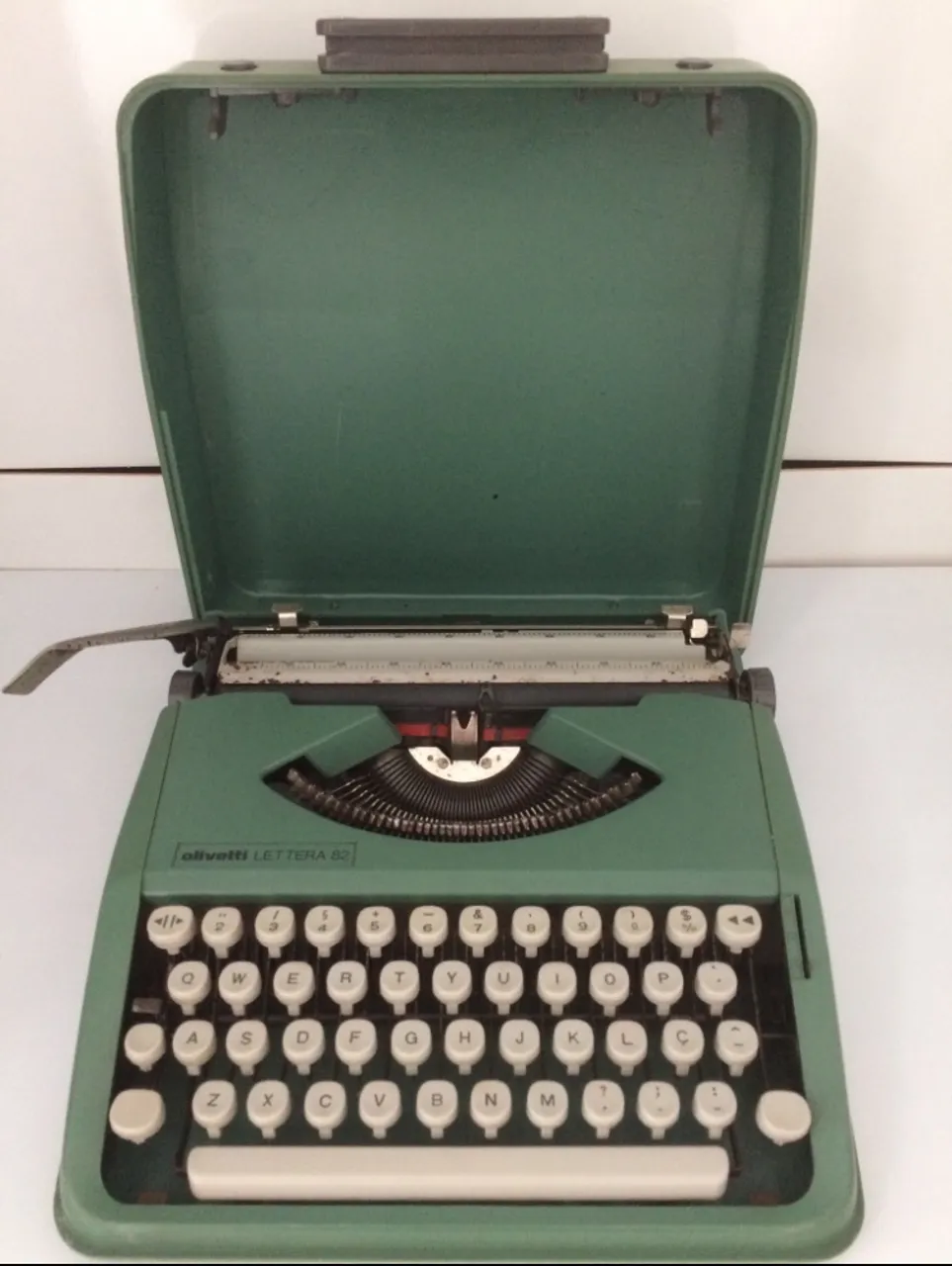 Máquina de escrever Olivetti Lettera 82 - Verde