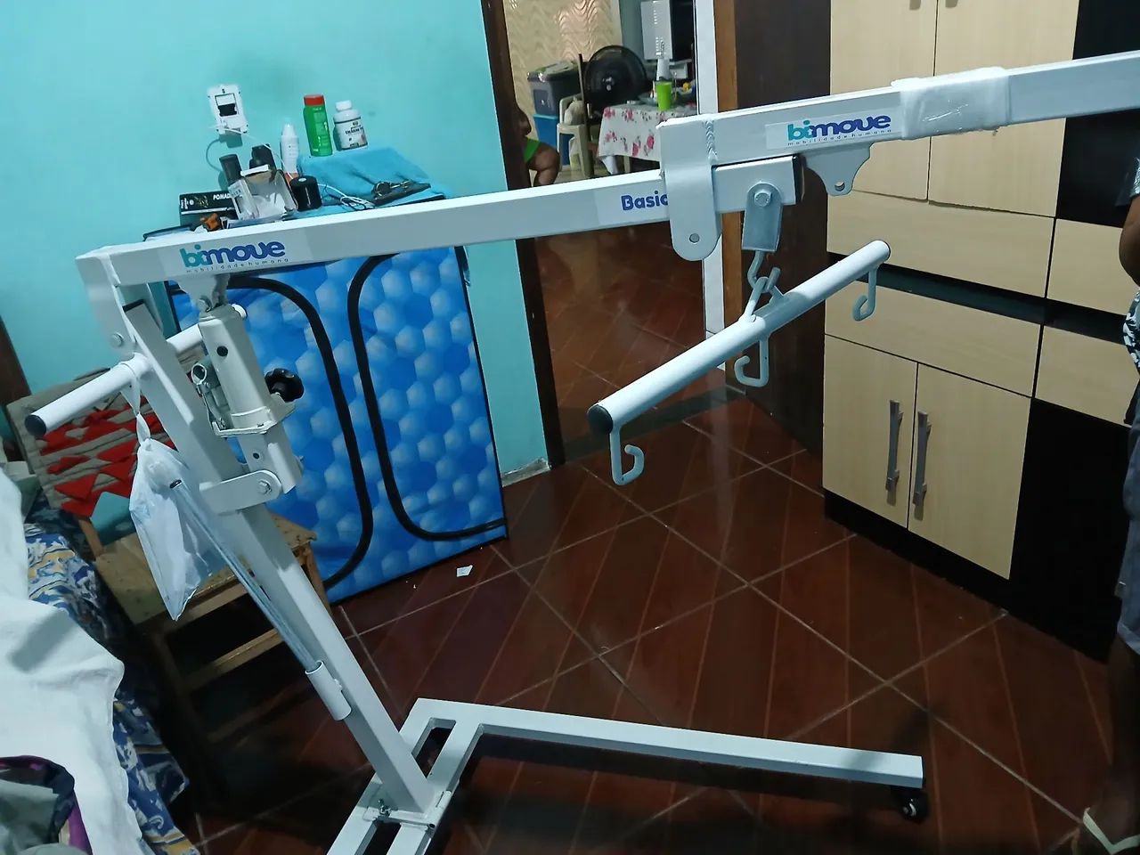 Vendo um guindaste para cuidar de idoso.