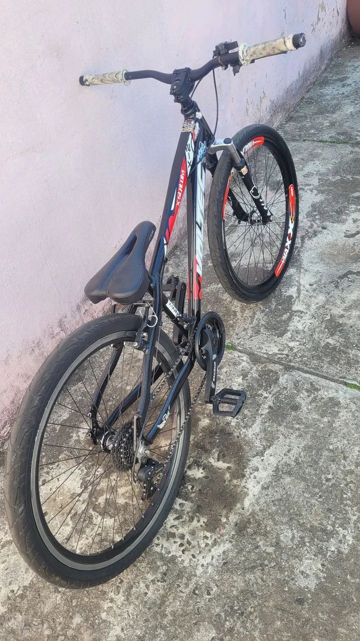 Bicicleta moderna quadro reforçado