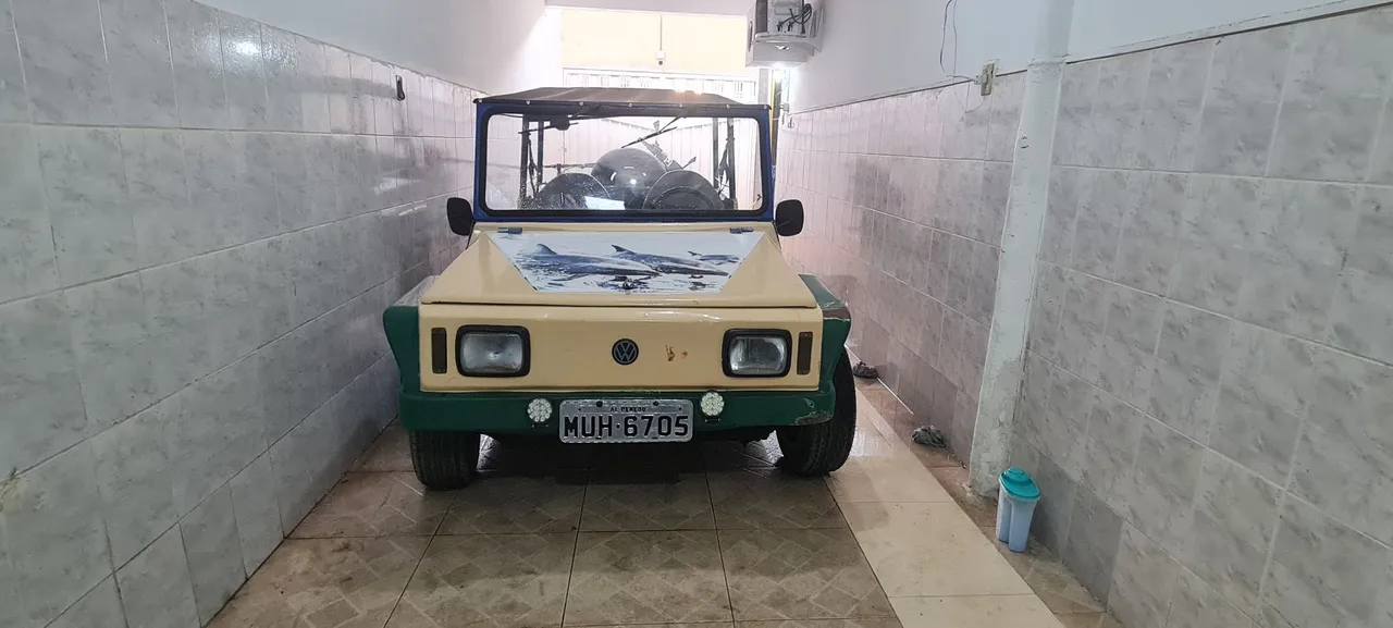 Buggy de fibra modelo Gurgel com capota.