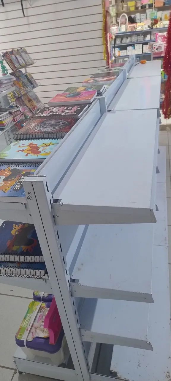 Prateleiras de ferro 