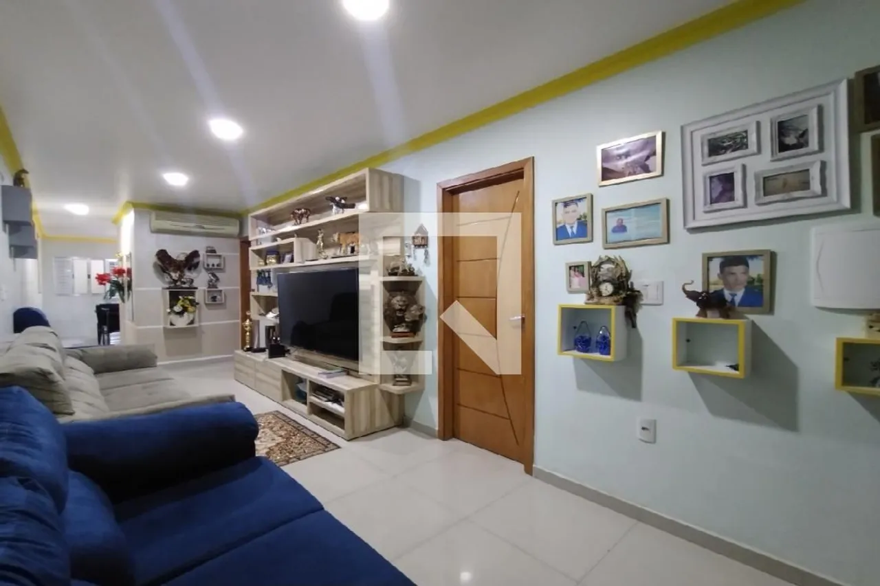 //Casa mobiliada com 5 suítes em Petrópolis
