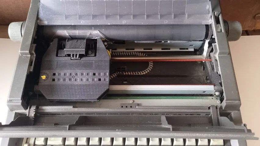 Máquina De Escrever Olivetti Praxis 201 - Foto 4