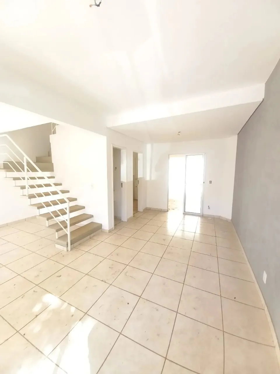 Casa em Condominio para aluguel com 03 quartos no Bairro Morada da Colina em Uberlândia -