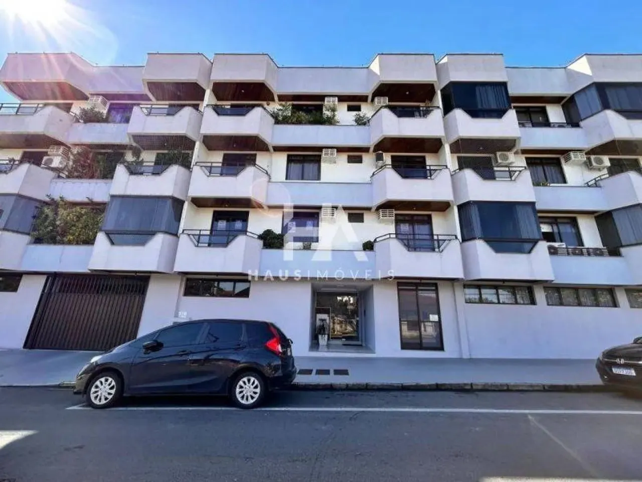 Apartamento para Aluguel no Centro com 110m² e 3 dormitórios/quartos disponíveis.