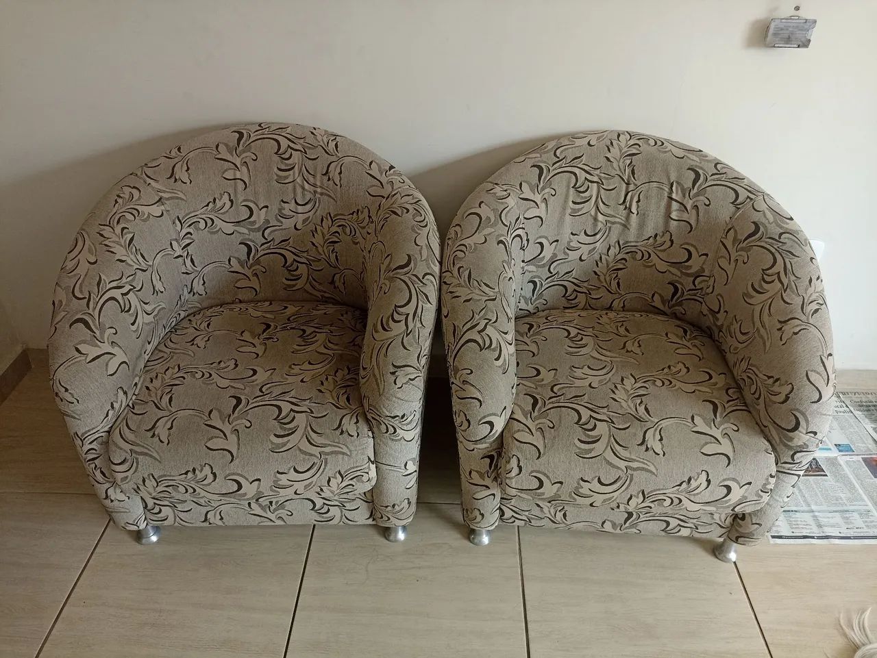 Vendo 2 poltronas 100 reais cada 