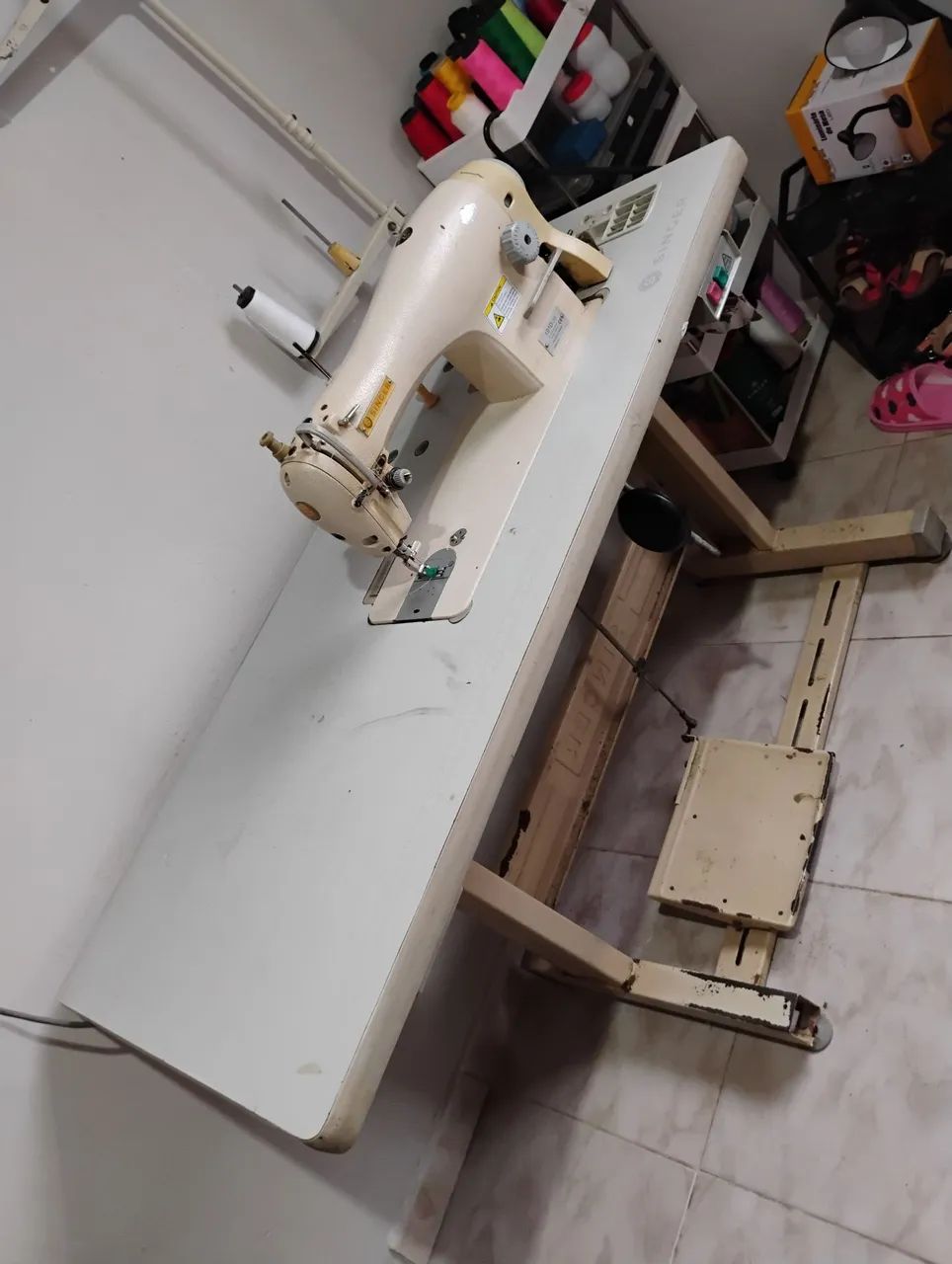 Vendo máquina industrial Singer - Foto 3