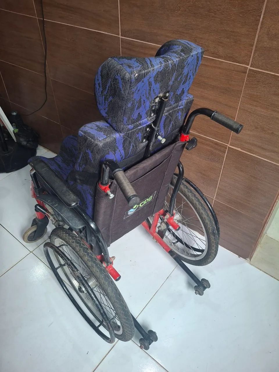 Vendo cadeira de rouda  - Foto 4