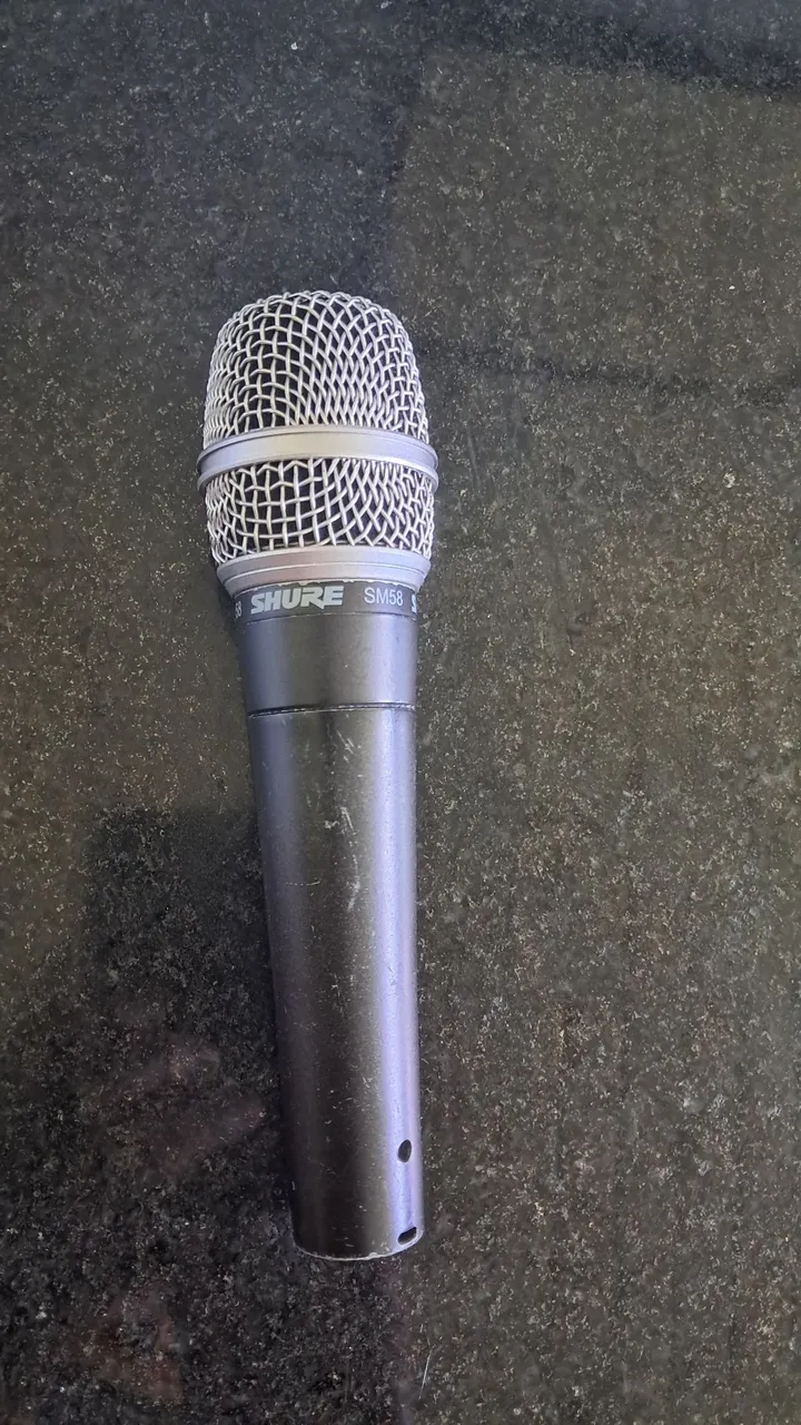 Shure sm58 com bolsa de couro nunca usado!! - Microfones e