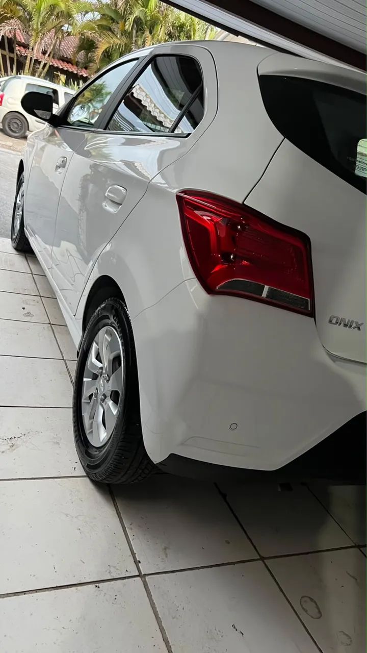 Chevrolet Onix Hatch LT 1.0 8V Flex Mec. 4P 2019 - Foto 4