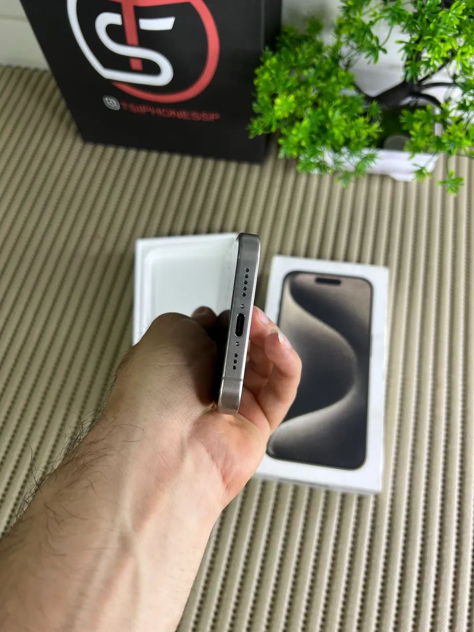 Iphone 15 pro 256Gb bateria 86% todo original - Celulares e