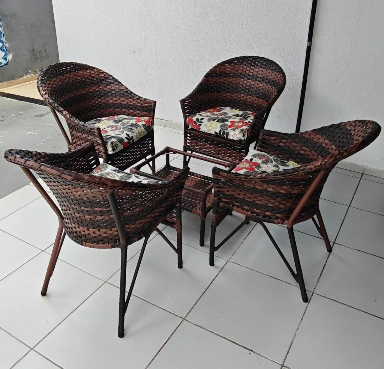Jogo de Cadeira com Mesinha Novo - Foto 3