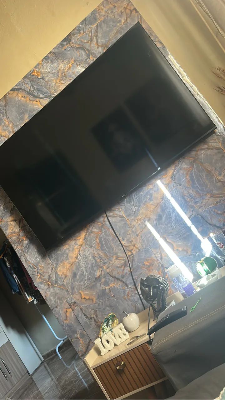 Vendo uma TV Samsung 50 polegadas com defeito ela fica cedendo e apagando - Foto 3
