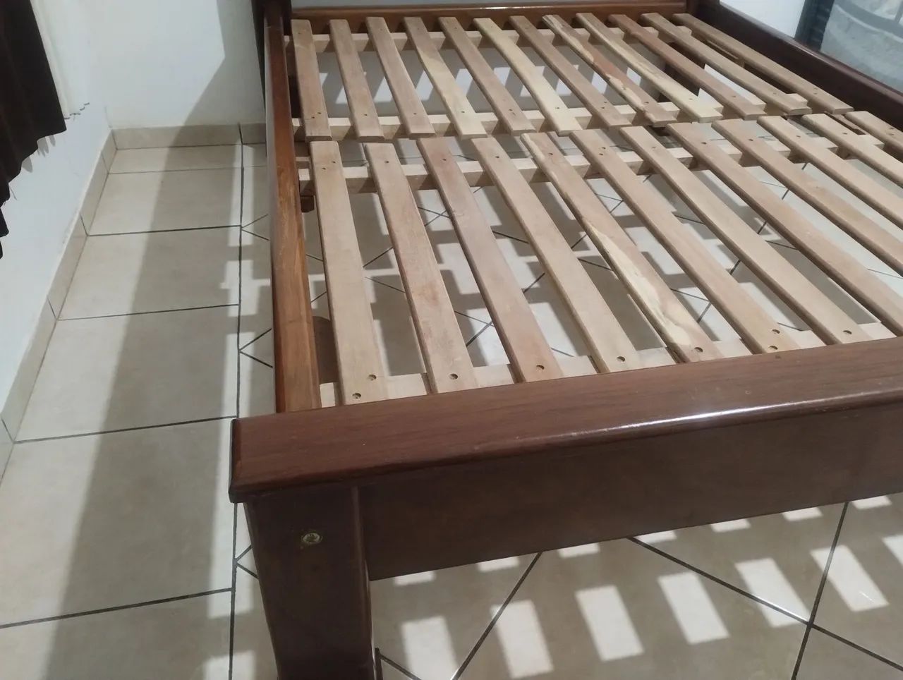 Cama de casal de madeira maciça de lei, 100% madeira Ypê - Foto 3