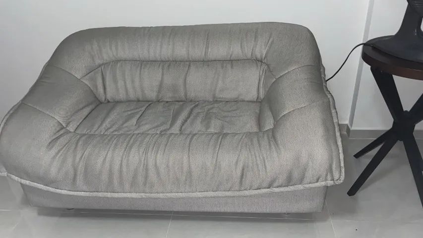 Sofá de dois lugares em perfeito estado
