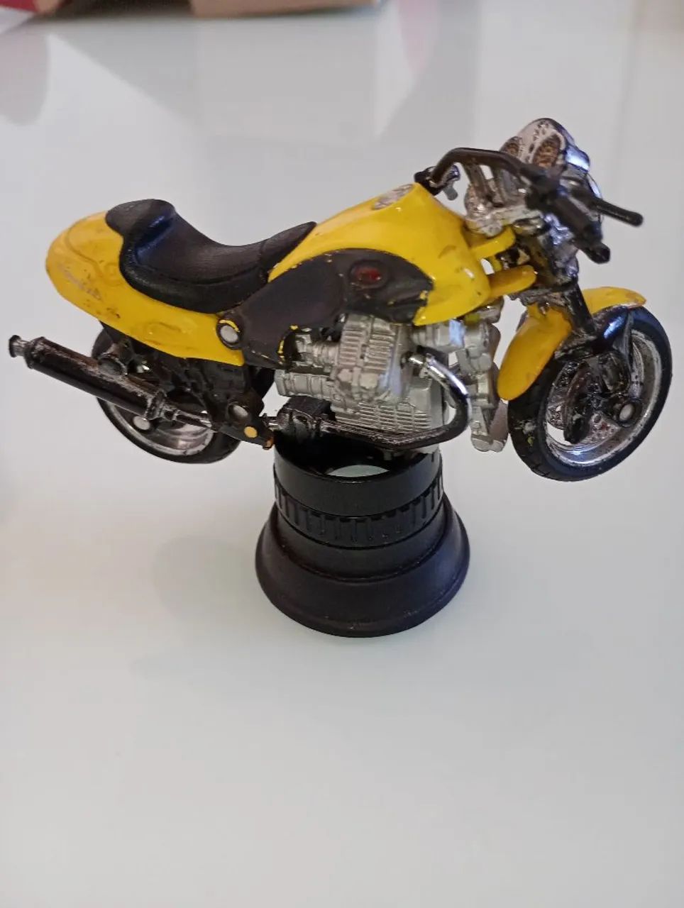 1/18  Miniatura Guzzi v10. Centauro.