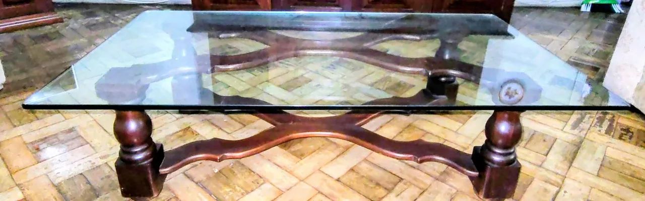 MESA DE CENTRO EM MADEIRA MACIÇA E VIDRO TEMPERADO.  - Foto 4