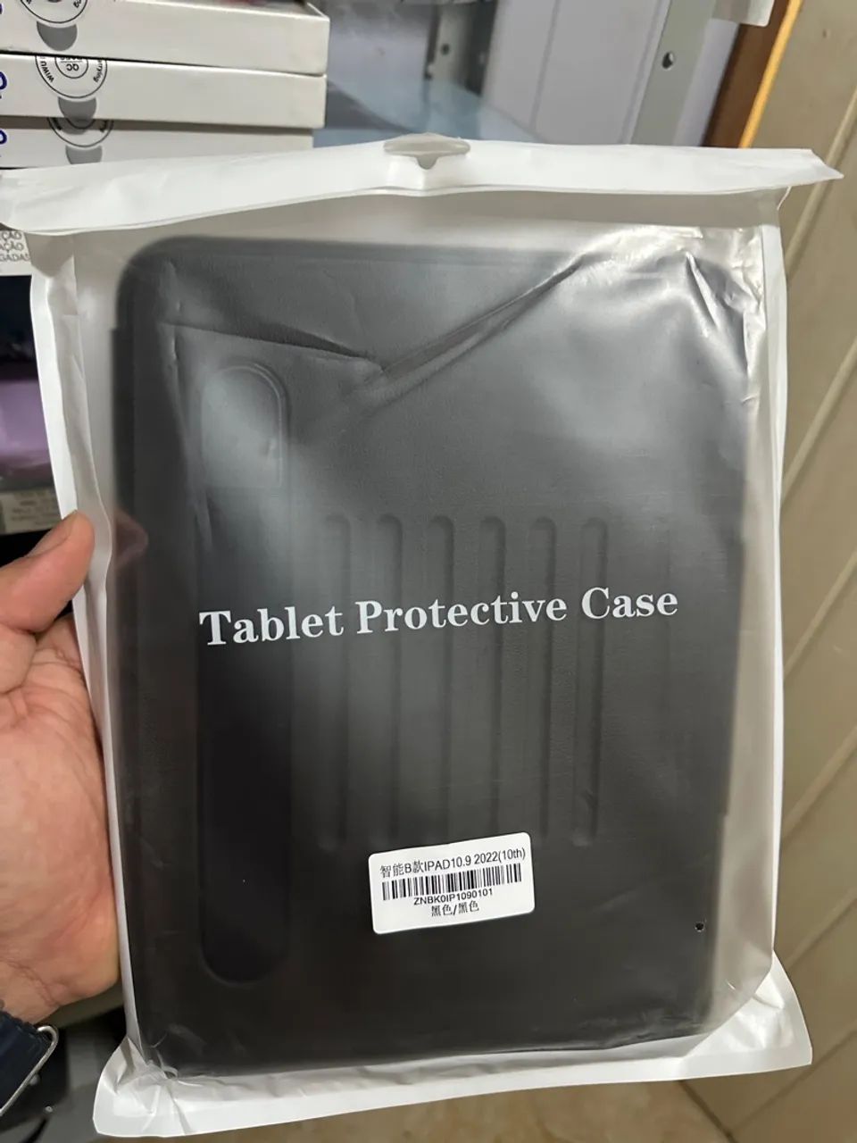 Capa de Proteção Reclinável para iPads 7, 8 e 9 Marrom e Preta  - Foto 4