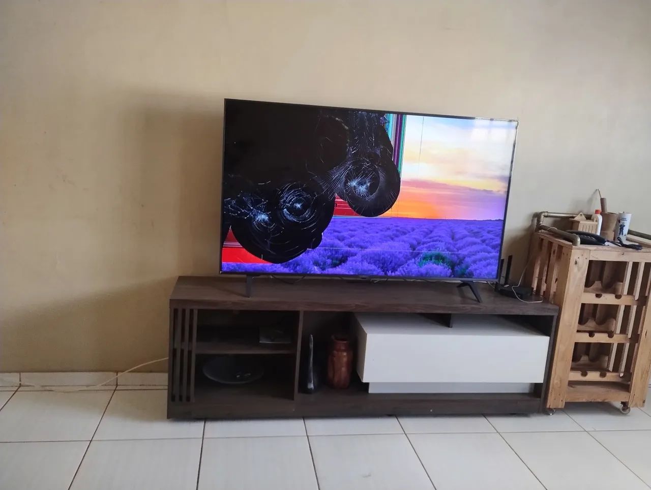 TV  LG 60 polegadas  4k led  um ano de uso ai quebrou