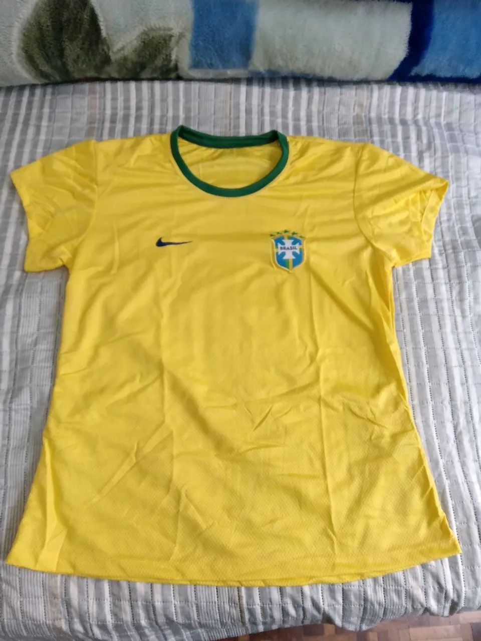 LOTE 23 CAMISAS BRASIL, TAMNHO E COR VARIADO - Foto 2