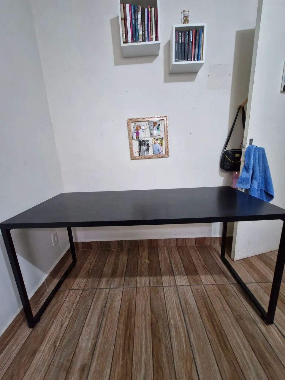 Escrivaninha reforçada preta