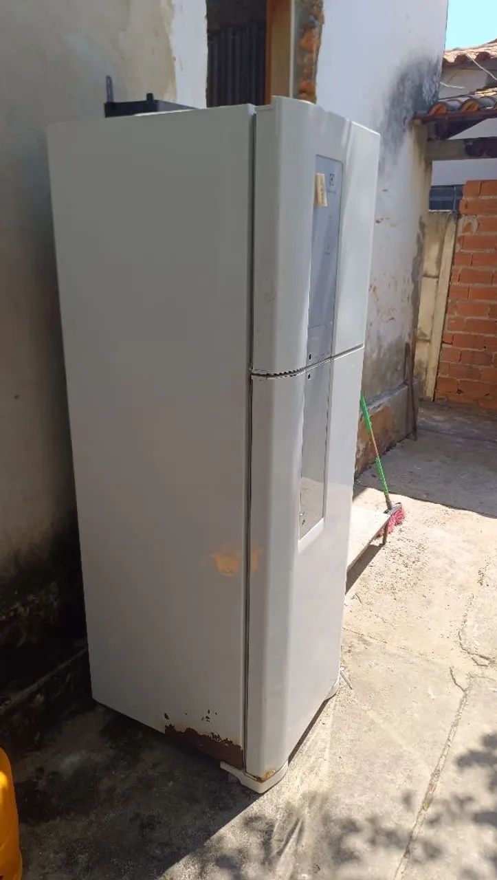 Vendo geladeira duplex Eletrolux DF42  - Foto 2