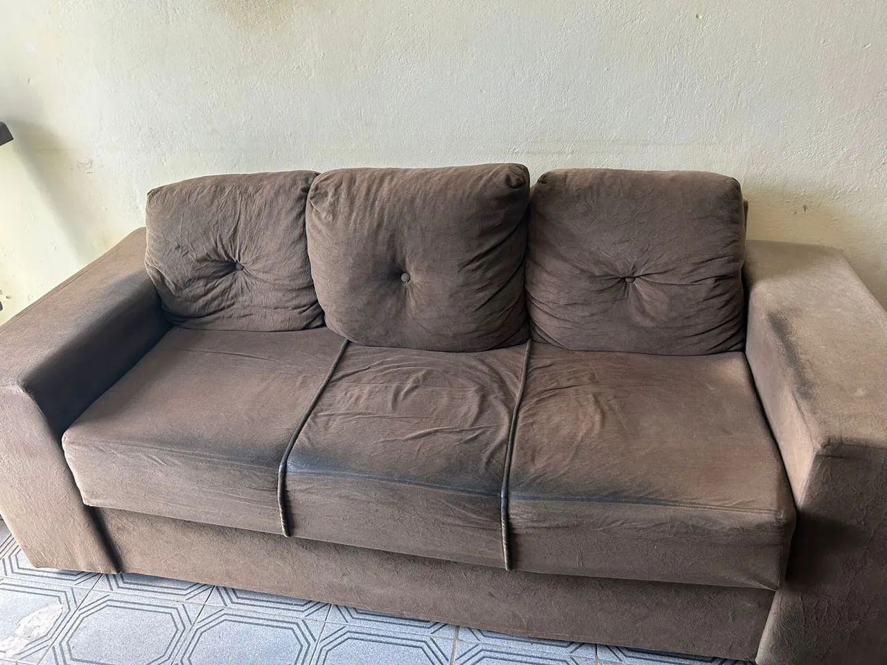 Sofá tecido 3 lugares 