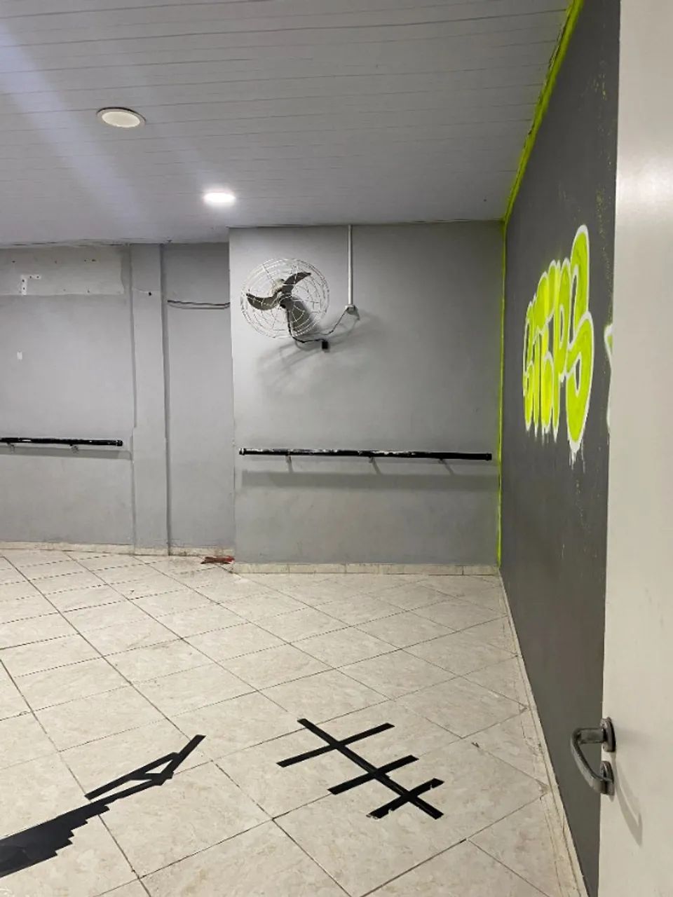 Espaço Comercial Amplo no Centro de Belford Roxo - 4 Salas + 2 Banheiros - Foto 5
