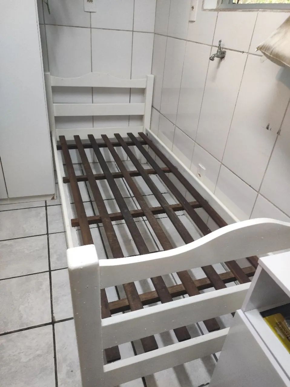Cama de madeira branca - Foto 2