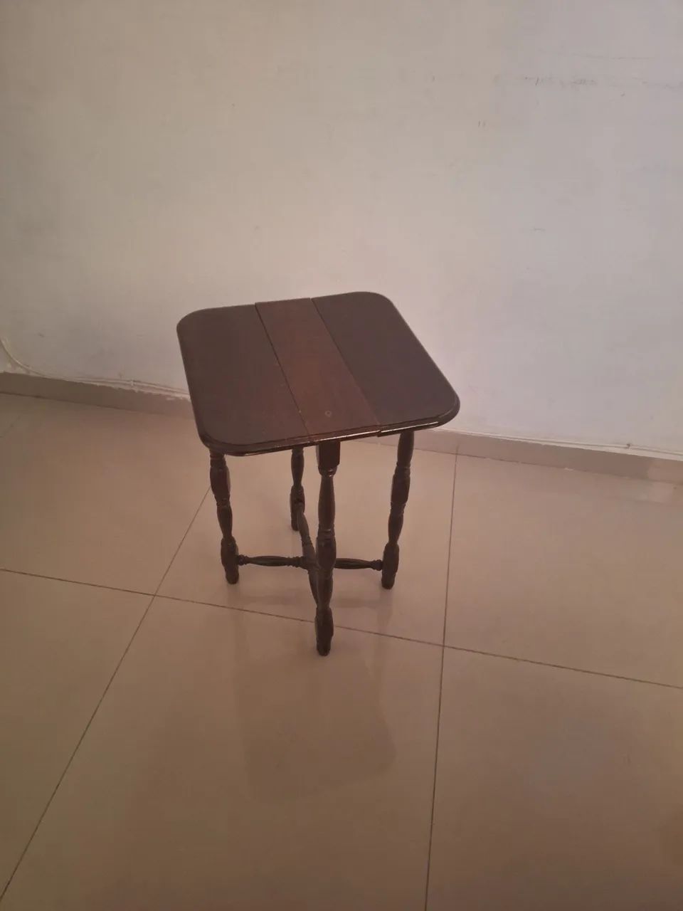 Mesinha retrô de sala