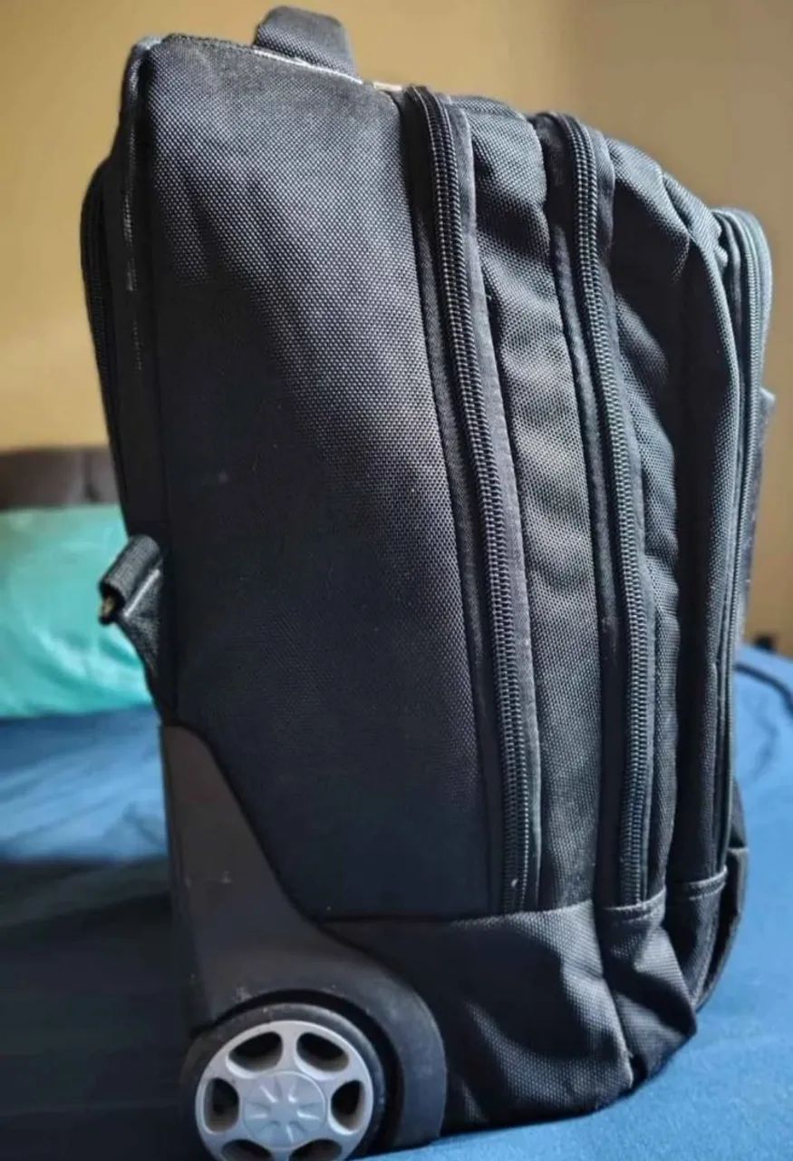Mochila Executiva com rodinhas (SEMI NOVA)  - Foto 4