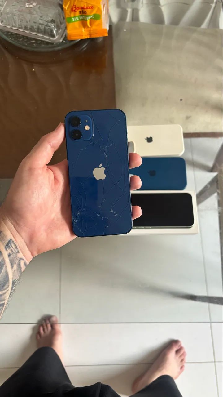 2 iPhones 12
